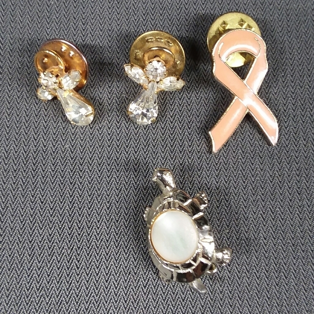 😘3/$12 item. Super Cute Small Pins Bundle!